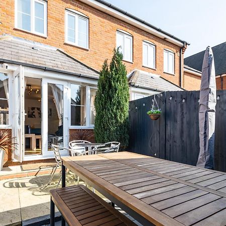 Modern And Spacious Home From Home 1 Mile From M1 - With Netflix, Prime Video, Ps5, Free Parking, Superfast Wifi, Bbq - Sleeps 11 - By Brightleap Apartments Milton Keynes Eksteriør bilde