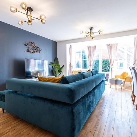 Modern And Spacious Home From Home 1 Mile From M1 - With Netflix, Prime Video, Ps5, Free Parking, Superfast Wifi, Bbq - Sleeps 11 - By Brightleap Apartments Milton Keynes Eksteriør bilde