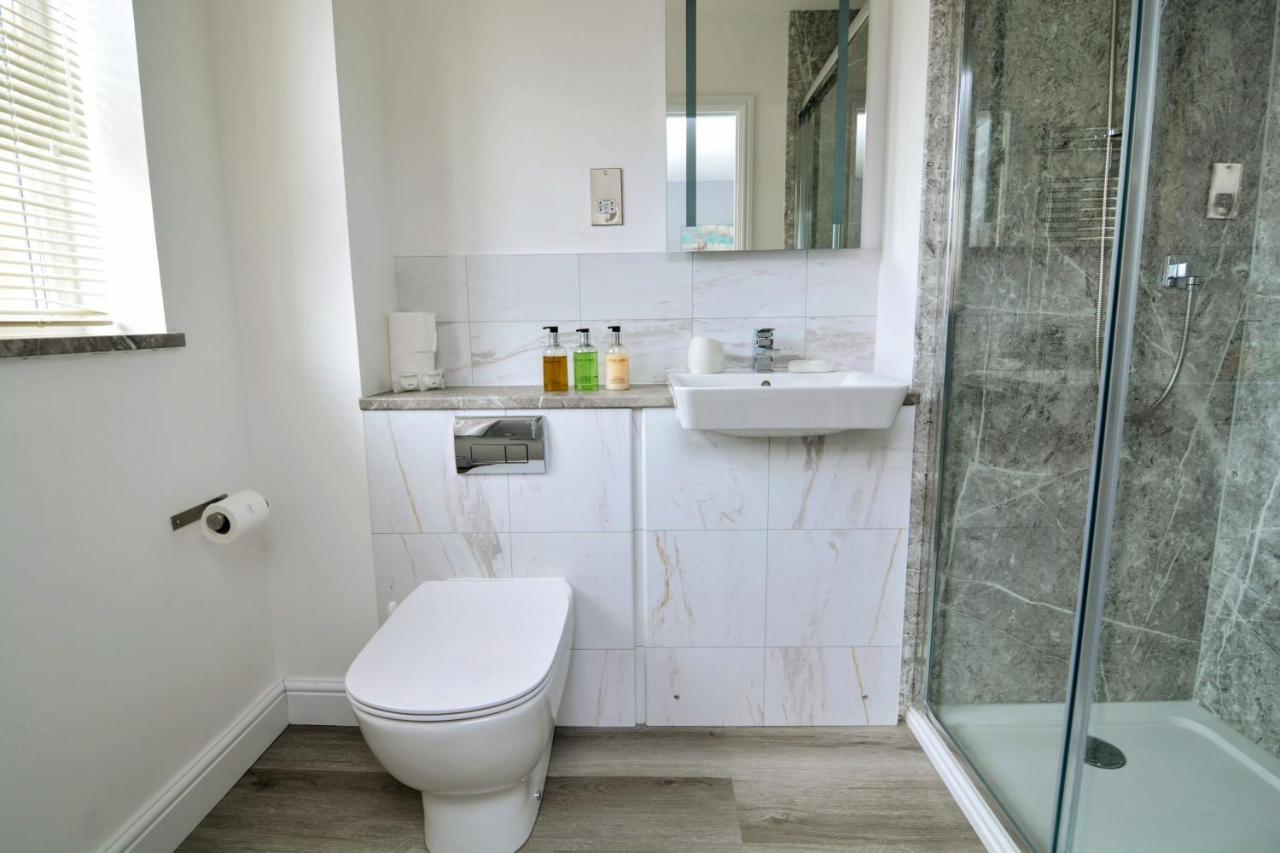Modern And Spacious Home From Home 1 Mile From M1 - With Netflix, Prime Video, Ps5, Free Parking, Superfast Wifi, Bbq - Sleeps 11 - By Brightleap Apartments Milton Keynes Eksteriør bilde