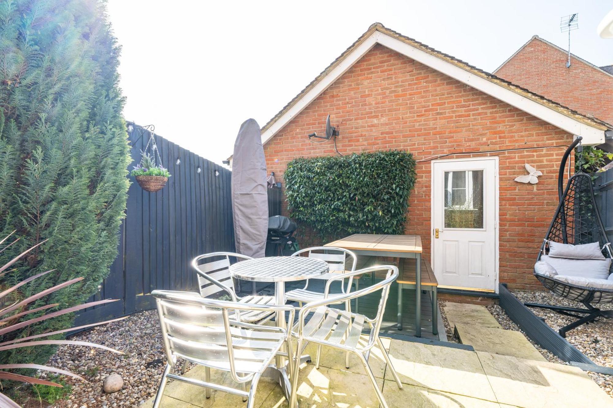 Modern And Spacious Home From Home 1 Mile From M1 - With Netflix, Prime Video, Ps5, Free Parking, Superfast Wifi, Bbq - Sleeps 11 - By Brightleap Apartments Milton Keynes Eksteriør bilde