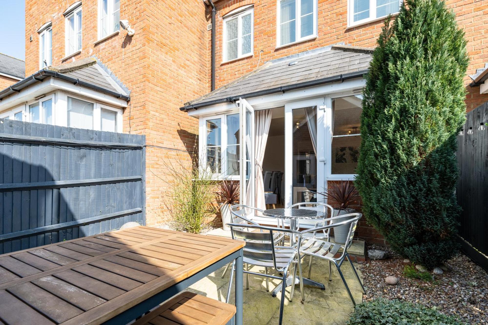 Modern And Spacious Home From Home 1 Mile From M1 - With Netflix, Prime Video, Ps5, Free Parking, Superfast Wifi, Bbq - Sleeps 11 - By Brightleap Apartments Milton Keynes Eksteriør bilde
