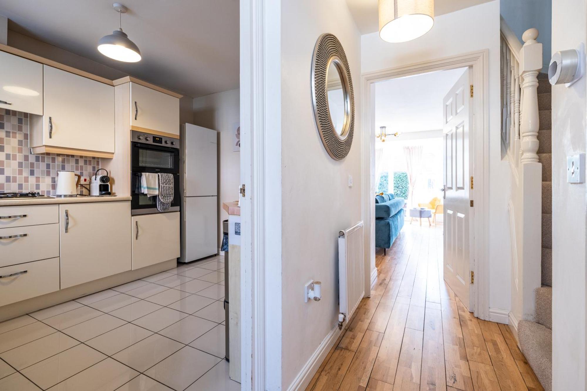 Modern And Spacious Home From Home 1 Mile From M1 - With Netflix, Prime Video, Ps5, Free Parking, Superfast Wifi, Bbq - Sleeps 11 - By Brightleap Apartments Milton Keynes Eksteriør bilde