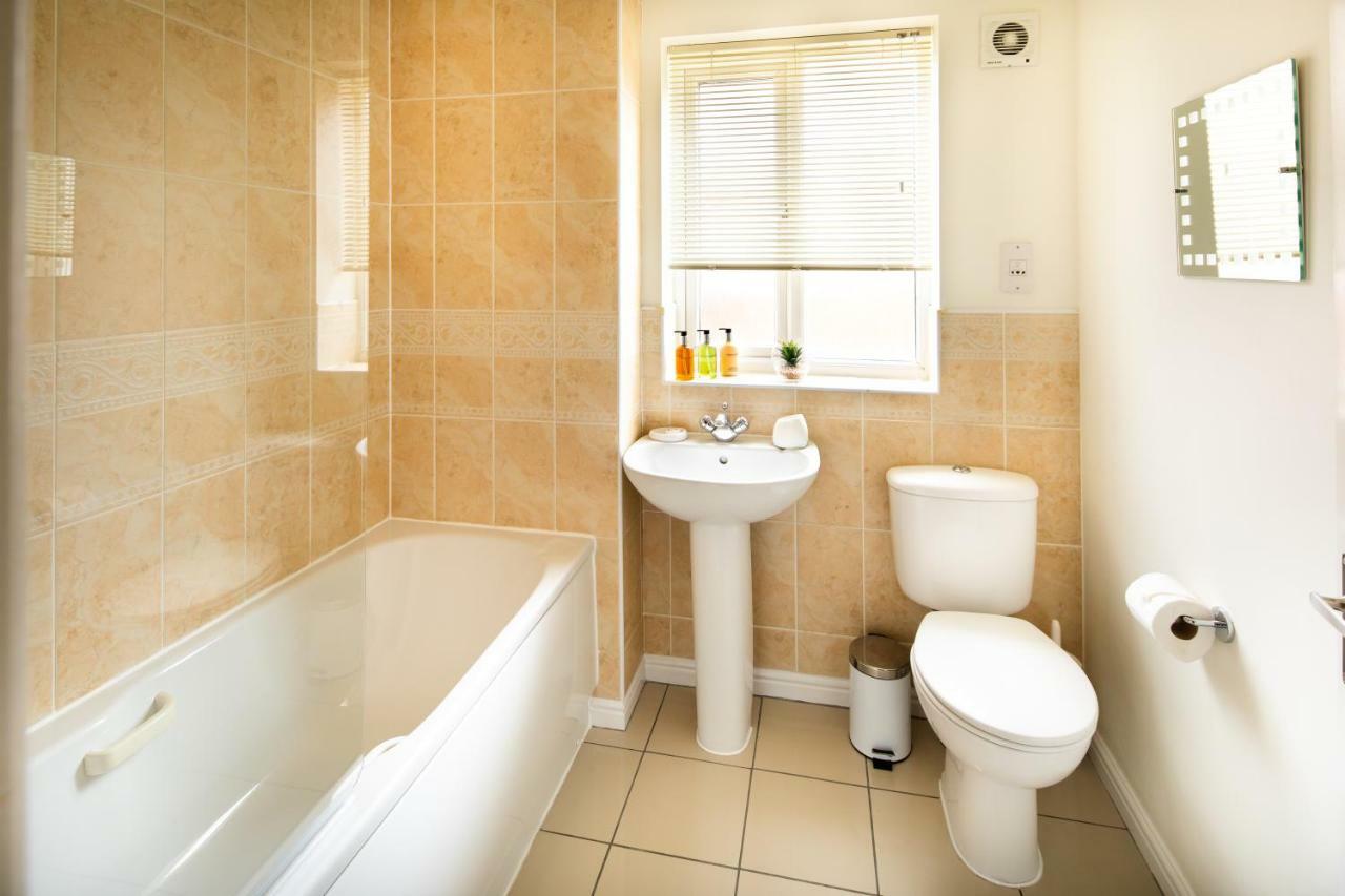 Modern And Spacious Home From Home 1 Mile From M1 - With Netflix, Prime Video, Ps5, Free Parking, Superfast Wifi, Bbq - Sleeps 11 - By Brightleap Apartments Milton Keynes Eksteriør bilde