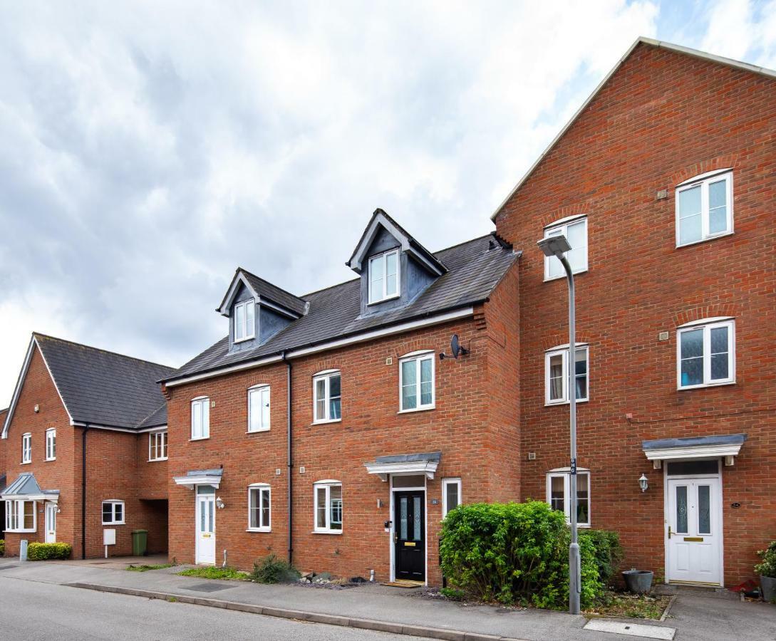 Modern And Spacious Home From Home 1 Mile From M1 - With Netflix, Prime Video, Ps5, Free Parking, Superfast Wifi, Bbq - Sleeps 11 - By Brightleap Apartments Milton Keynes Eksteriør bilde