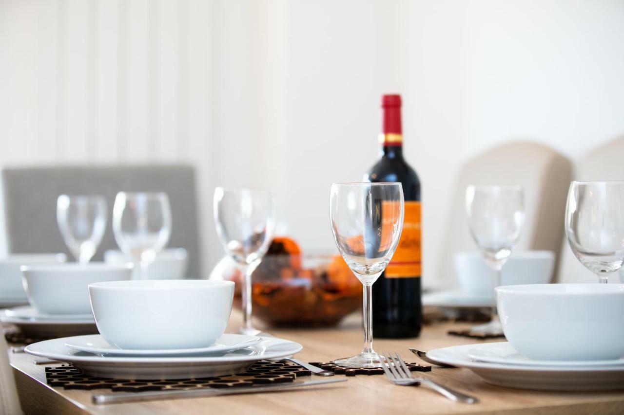 Modern And Spacious Home From Home 1 Mile From M1 - With Netflix, Prime Video, Ps5, Free Parking, Superfast Wifi, Bbq - Sleeps 11 - By Brightleap Apartments Milton Keynes Eksteriør bilde