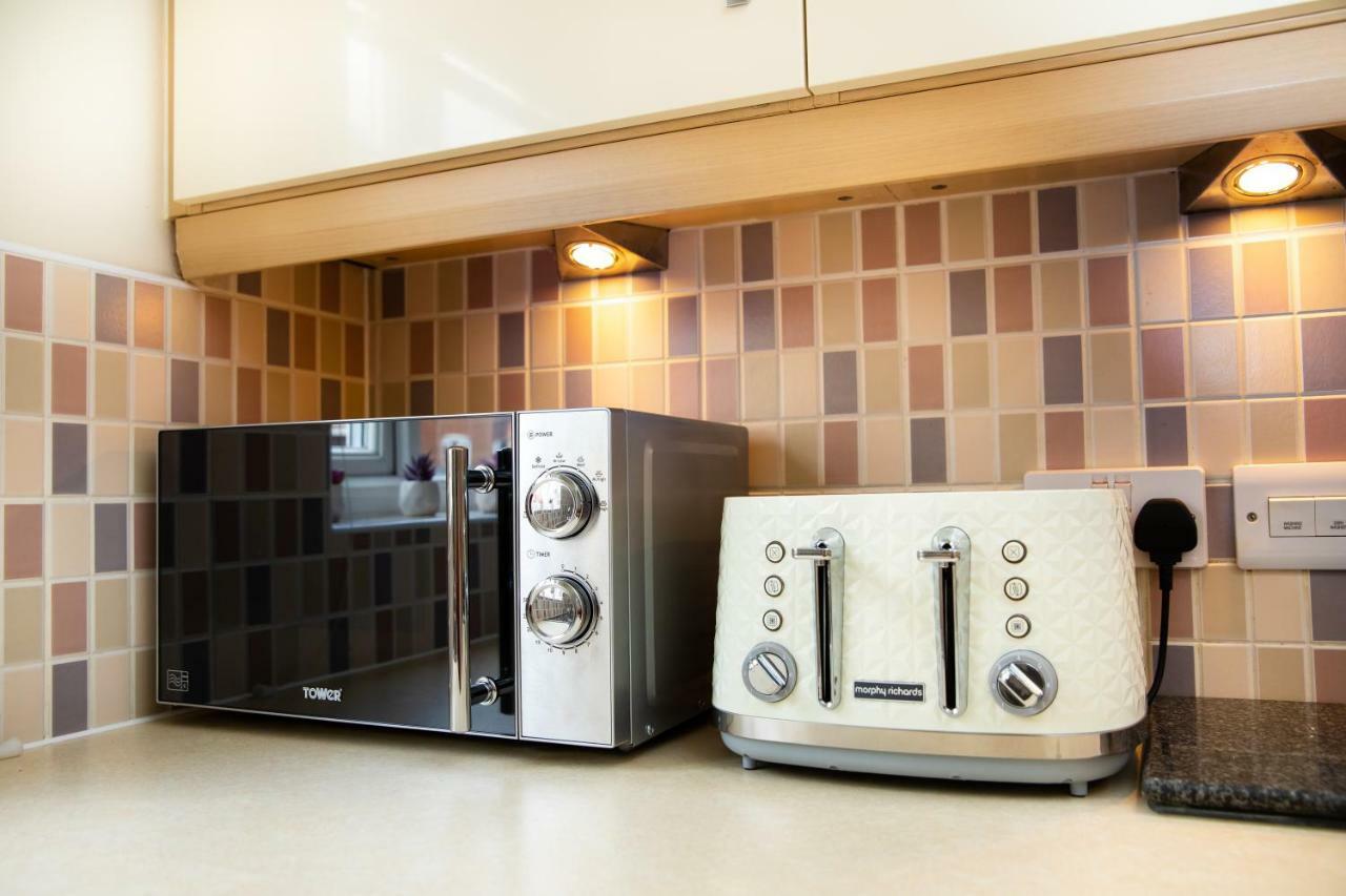 Modern And Spacious Home From Home 1 Mile From M1 - With Netflix, Prime Video, Ps5, Free Parking, Superfast Wifi, Bbq - Sleeps 11 - By Brightleap Apartments Milton Keynes Eksteriør bilde