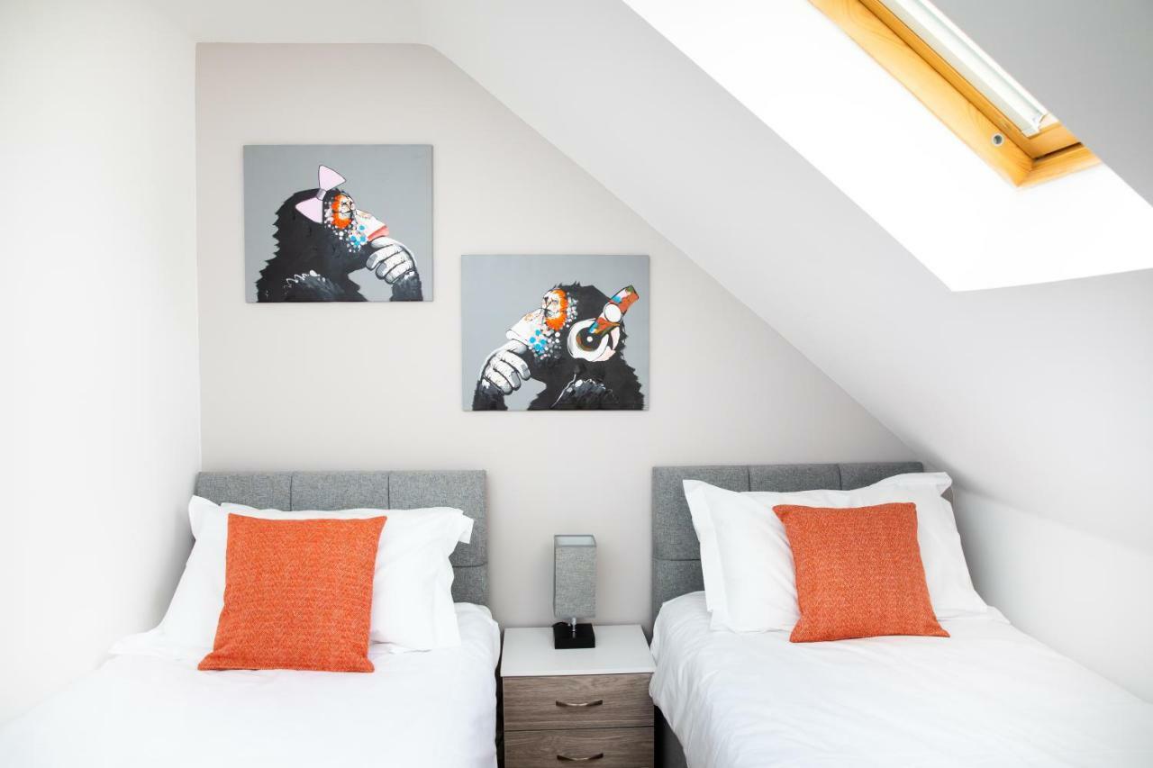 Modern And Spacious Home From Home 1 Mile From M1 - With Netflix, Prime Video, Ps5, Free Parking, Superfast Wifi, Bbq - Sleeps 11 - By Brightleap Apartments Milton Keynes Eksteriør bilde