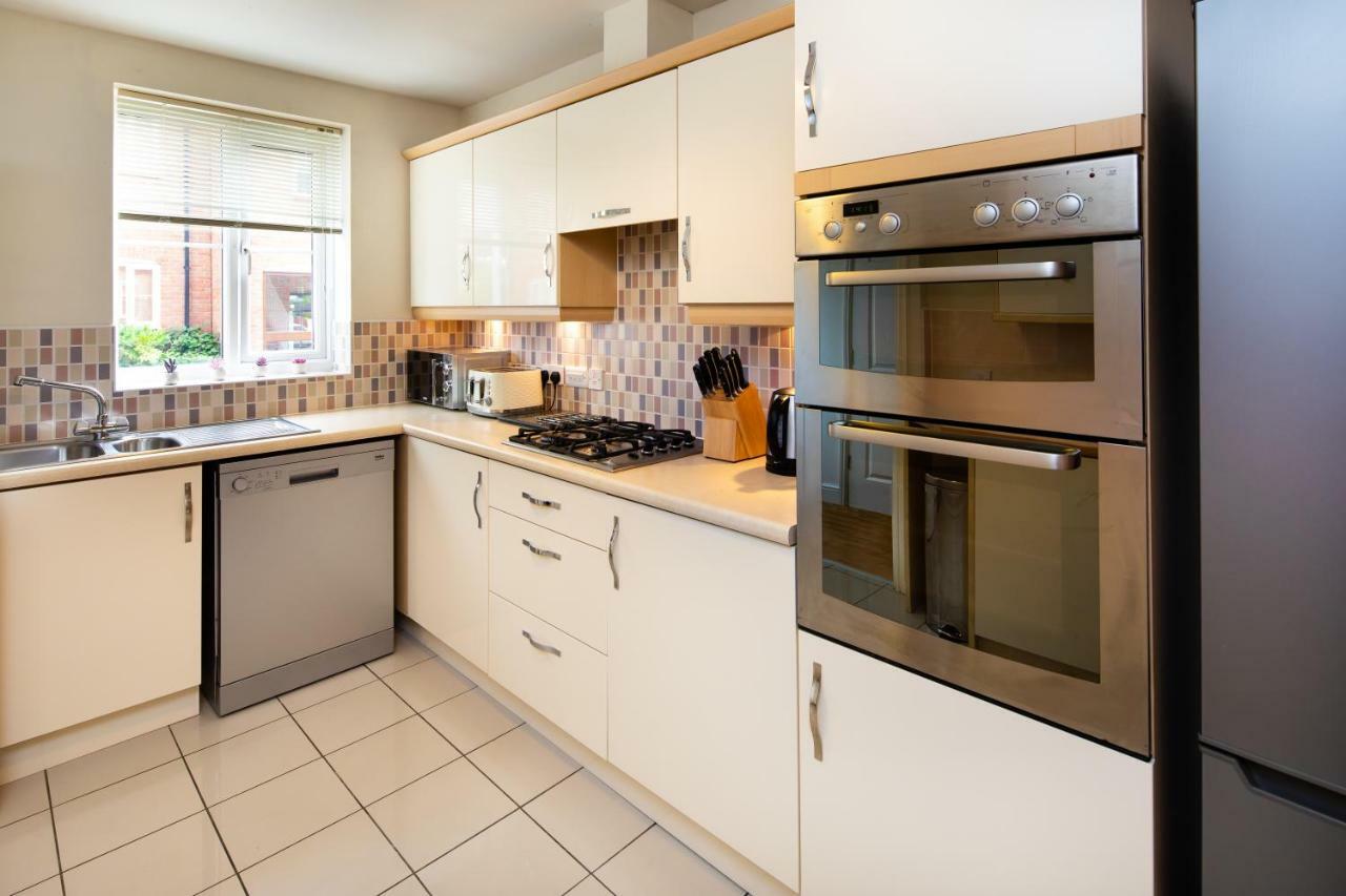Modern And Spacious Home From Home 1 Mile From M1 - With Netflix, Prime Video, Ps5, Free Parking, Superfast Wifi, Bbq - Sleeps 11 - By Brightleap Apartments Milton Keynes Eksteriør bilde