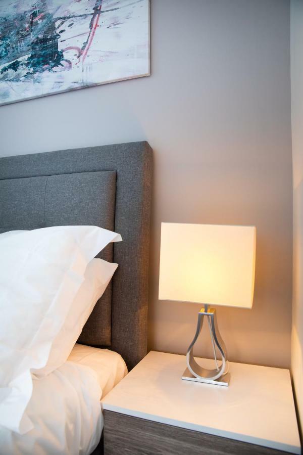 Modern And Spacious Home From Home 1 Mile From M1 - With Netflix, Prime Video, Ps5, Free Parking, Superfast Wifi, Bbq - Sleeps 11 - By Brightleap Apartments Milton Keynes Eksteriør bilde